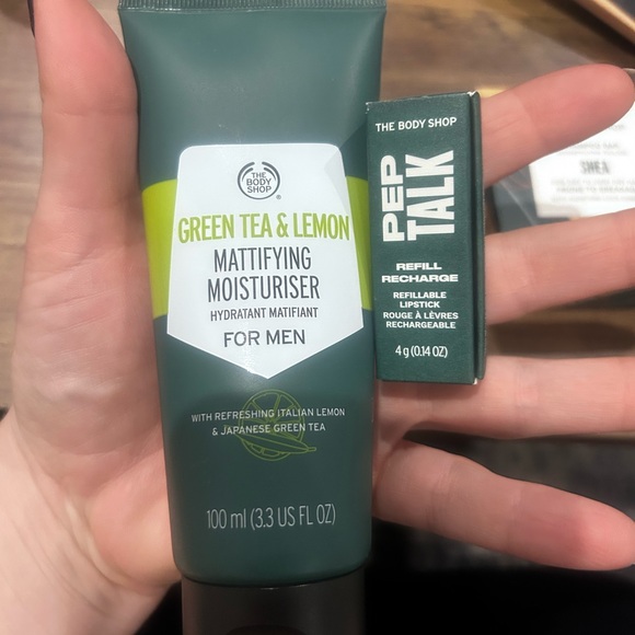 The Body Shop Bundle - Picture 5 of 7